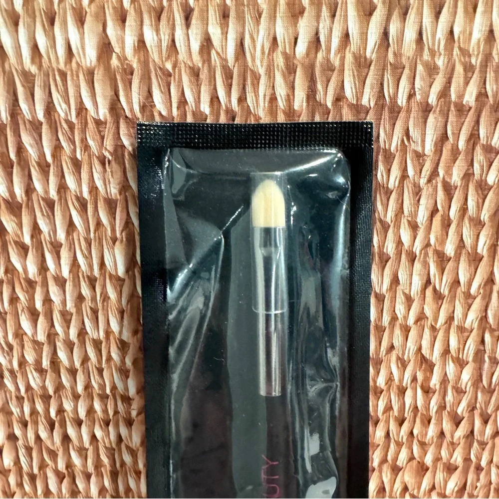 🖤 HUDA BEAUTY FACE CONCEAL & BLEND DUAL-ENDED CONCEALING COMPLEXION BRUSH SOFT